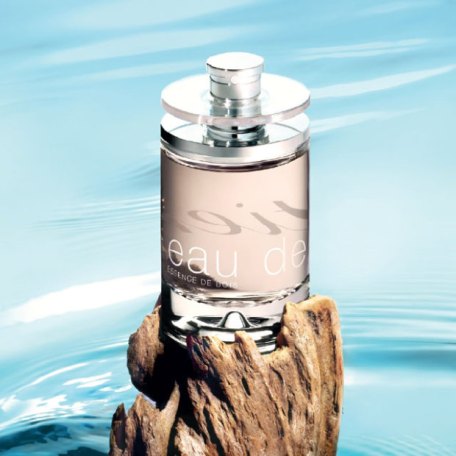 Eau-de-Cartier--Essence-de-Bois